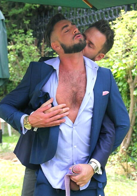 Men At Play: Dutch husky guy Logan Moore and spanish otter Massimo Piano fuck after dick sucking outside