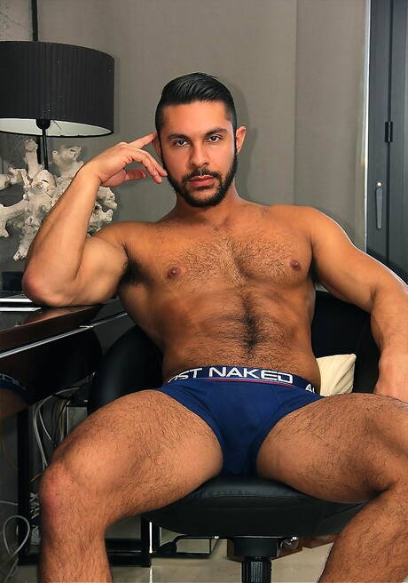 Men At Play: Canadian strongman Manuel Skye and latin bodybuilder Seth Santoro banged each other in hot shower