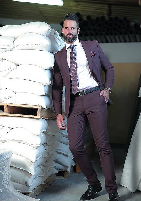 Der spanische Bär Dani Robles und der gut gebaute Hugo Castellano lutschen und vögeln sich gegenseitig