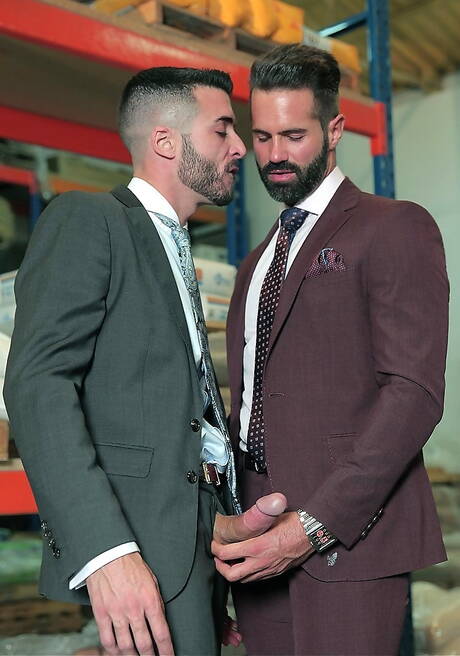 Der spanische Bär Dani Robles und der gut gebaute Hugo Castellano lutschen und vögeln sich gegenseitig