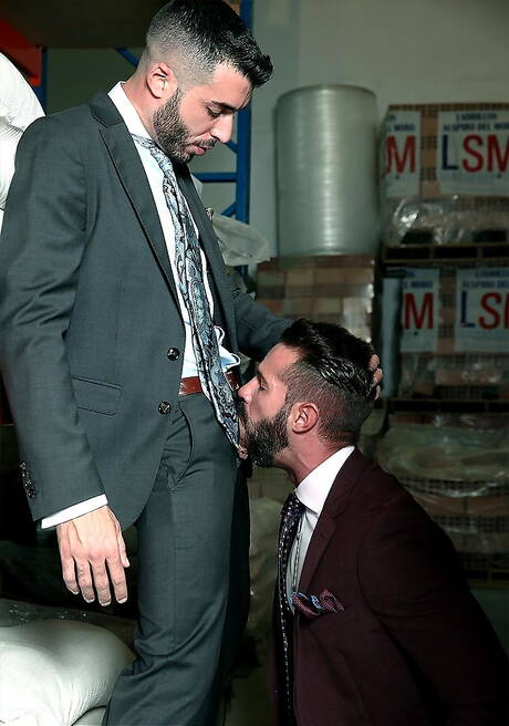 Der spanische Bär Dani Robles und der gut gebaute Hugo Castellano lutschen und vögeln sich gegenseitig