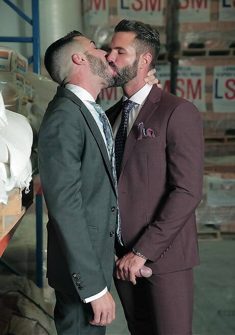 Der spanische Bär Dani Robles und der gut gebaute Hugo Castellano lutschen und vögeln sich gegenseitig