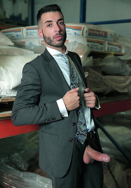 Der spanische Bär Dani Robles und der gut gebaute Hugo Castellano lutschen und vögeln sich gegenseitig