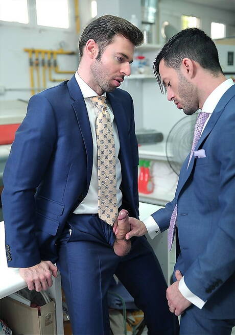 Brazilian beefcake Andy Star and spanish otter Dario Beck love each other