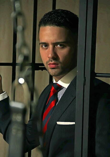 Der Muskelprotz Cristian Sam und der bullige Robbie Rojo beim heißen Analsex