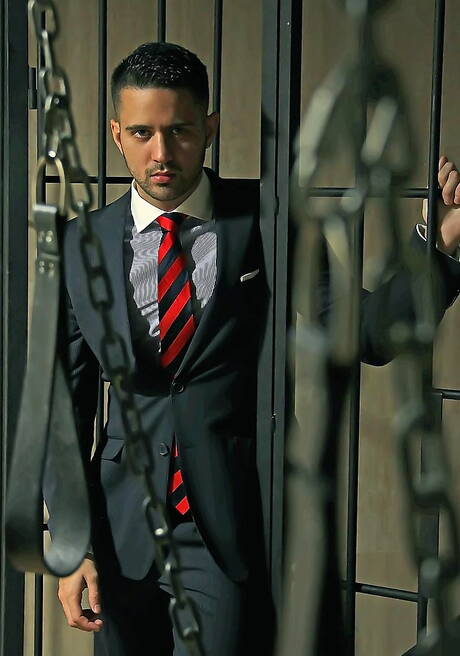 Der Muskelprotz Cristian Sam und der bullige Robbie Rojo beim heißen Analsex