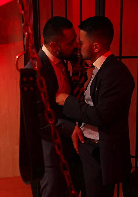 Men At Play: Beefcake Cristian Sam and beefy Robbie Rojo in hot anal sex