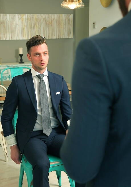 Belgijski przystojniak Damon Heart i holenderski husky Logan Moore w twardym seksie analnym