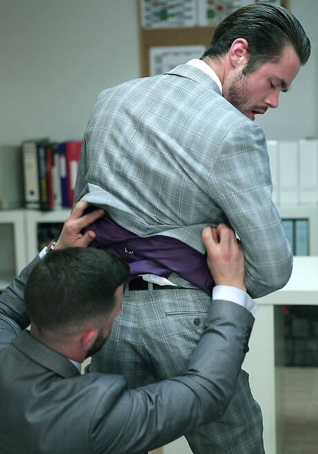 Men At Play: American hairy stud Mike De Marko and spanish hunk Sunny Colucci banged each other