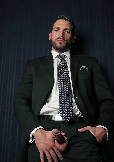 El musculoso Dani Robles y el supersemental Enzo Rimenez en una ardiente escena homosexual