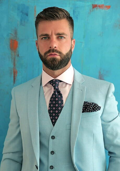 O musculoso português Hector De Silva e o urso gay espanhol Nicolas Brooks transam depois de chupar o pau