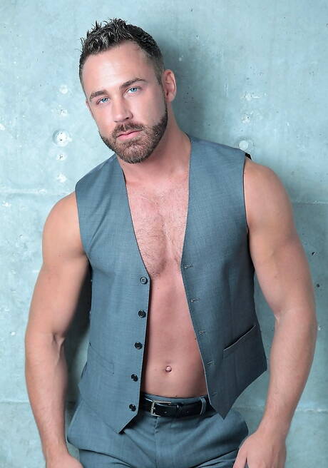 Logan Moore, Manuel Skye et Mick Stallone font l