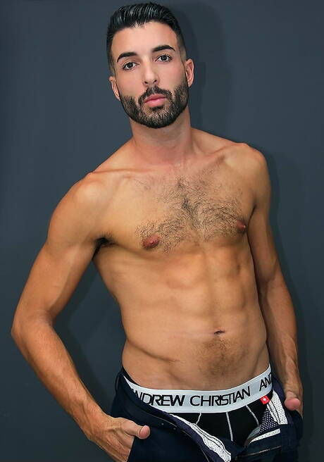 O musculoso latino Emir Boscatto e o garanhão Hugo Castellano em sexo anal quente