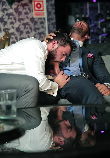 西班牙熊丹尼斯·維加和西班牙熊尼古拉斯·布魯克斯的火熱同性戀場景