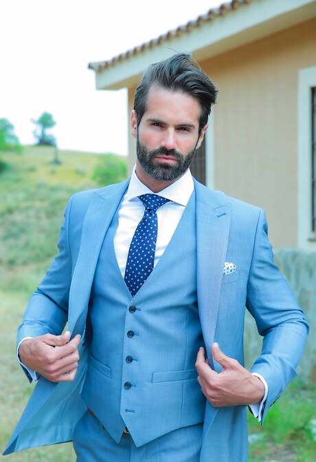 Spanish hairy bear Dani Robles and russian hunk Dato Foland in hot anal sex outside