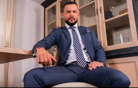 Superogier Adam Franco i mięśniak Sir Peter ruchają się w dupę po ssaniu kutasa