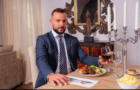 Superogier Adam Franco i mięśniak Sir Peter ruchają się w dupę po ssaniu kutasa