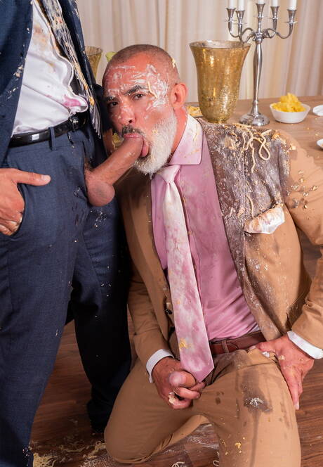 Superogier Adam Franco i mięśniak Sir Peter ruchają się w dupę po ssaniu kutasa