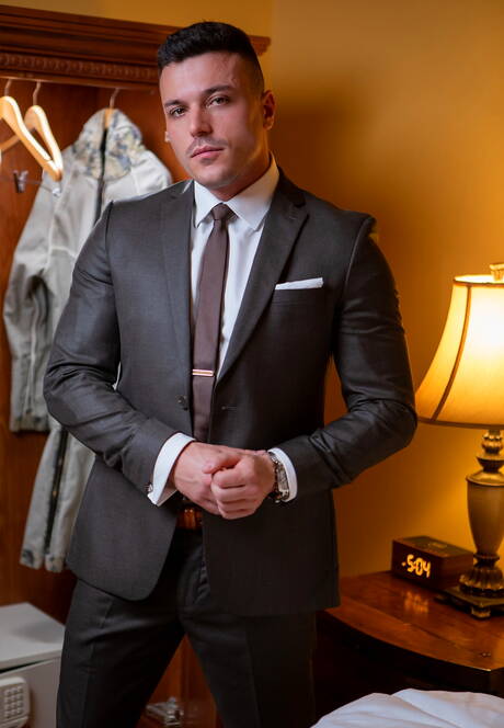 Tough guy Nate Rose jerk off his dick