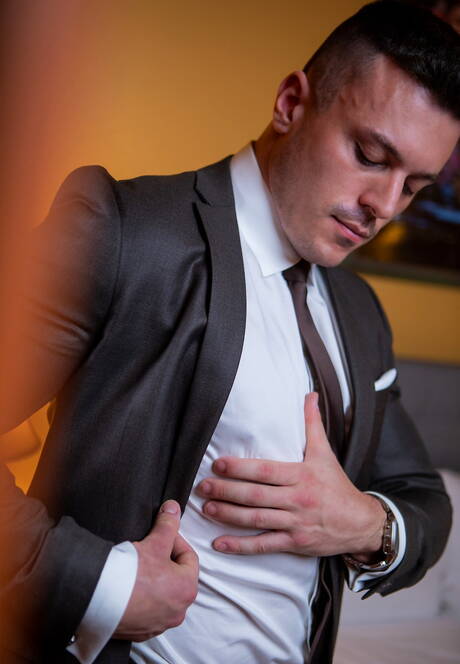 Tough guy Nate Rose jerk off his dick