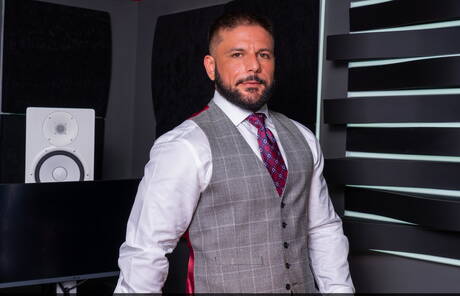 Hengst Leo La Rosa und der attraktive Little Brako bei heißer Arschfick-Action