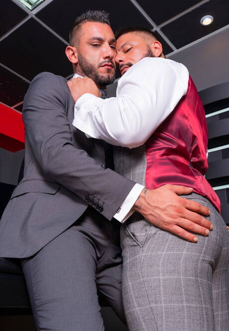 Hengst Leo La Rosa und der attraktive Little Brako bei heißer Arschfick-Action