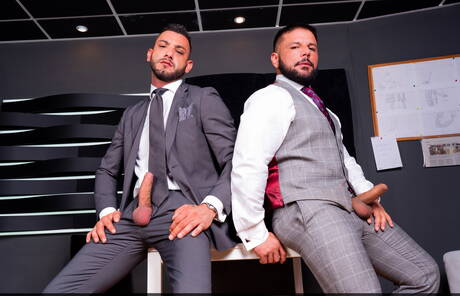 Hengst Leo La Rosa und der attraktive Little Brako bei heißer Arschfick-Action