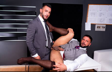 Hengst Leo La Rosa und der attraktive Little Brako bei heißer Arschfick-Action