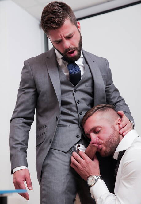 forte touro latino Emir Boscatto e o português bem constituído Hector De Silva a foder um rabo