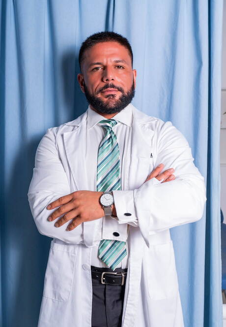 Der gut gebaute Adam Franco und der bullige Little Brako bohren einen Arsch