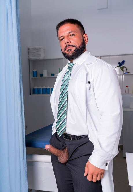 Der gut gebaute Adam Franco und der bullige Little Brako bohren einen Arsch