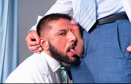 Der gut gebaute Adam Franco und der bullige Little Brako bohren einen Arsch