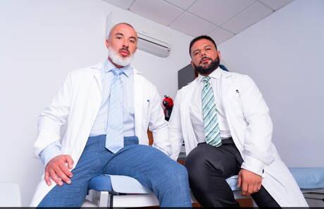 Der gut gebaute Adam Franco und der bullige Little Brako bohren einen Arsch