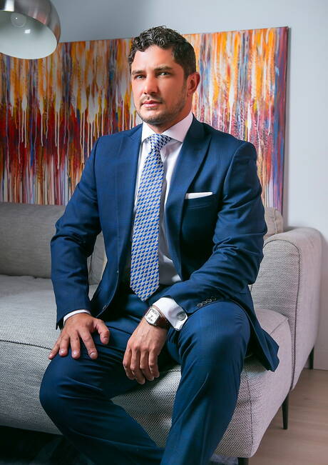 Le super étalon russe Dato Foland dans une action de baise anale torride en extérieur