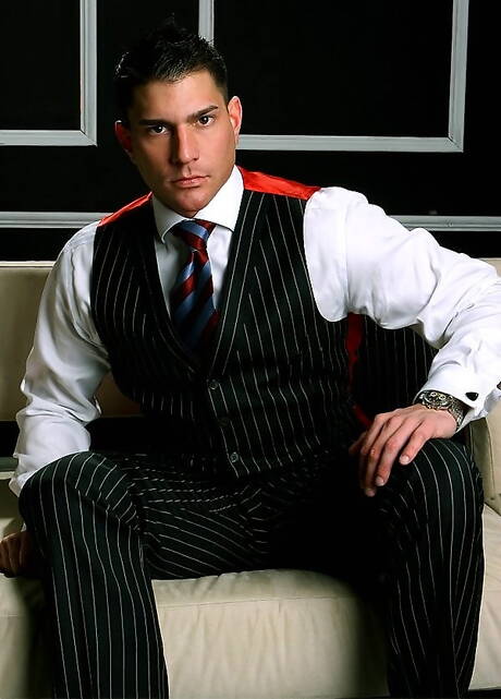 Superstud Eric Lexis jerk off his cock