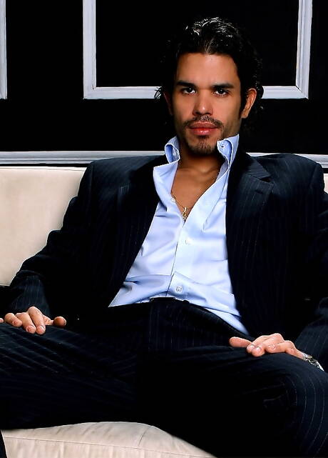 Der kräftige Fabrizio wichst