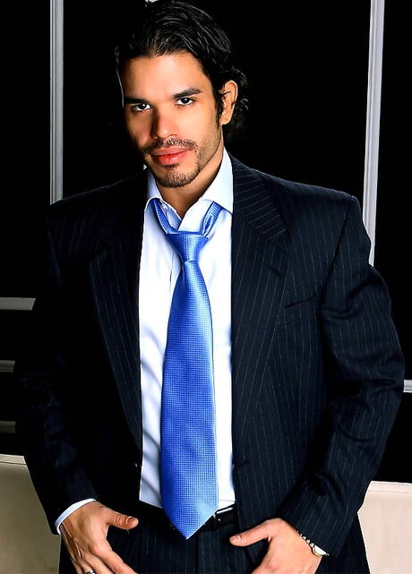 Der kräftige Fabrizio wichst