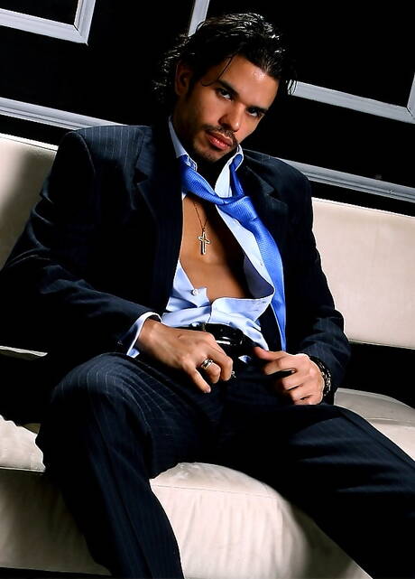 Der kräftige Fabrizio wichst