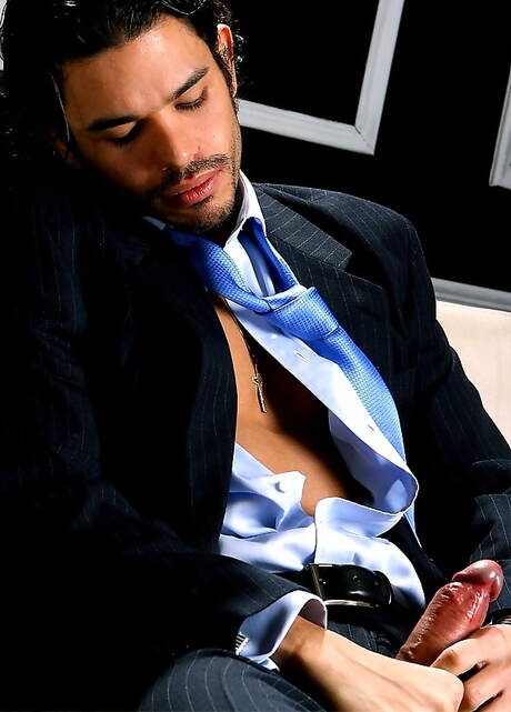 Der kräftige Fabrizio wichst