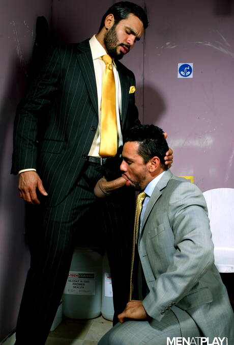 Die haarigen venezolanischen Hengst Jean Franko und Tiko bei heißer Arschfick-Action