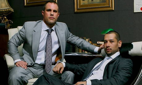 Der sexy Junge Christian Alexander und der heiße Typ Roberto haben Analsex