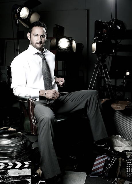 Der muskulöse Latino Marco Wilson zieht sich aus