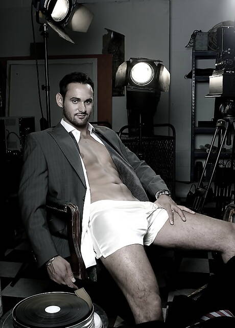 Latino muscular Marco Wilson undressing