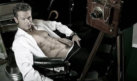 公牛Nathan Lewis手淫