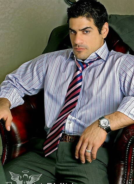 Der starke argentinische Bulle Daniel Marvin und der französische Superhengst Ludovic Canot ficken den Arsch, nachdem sie einen Schwanz gelutscht haben