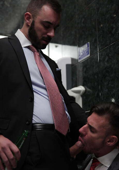 Der starke Mann Sergyo und der Muskelprotz Xavi Duran bei heißer Arschfick-Action