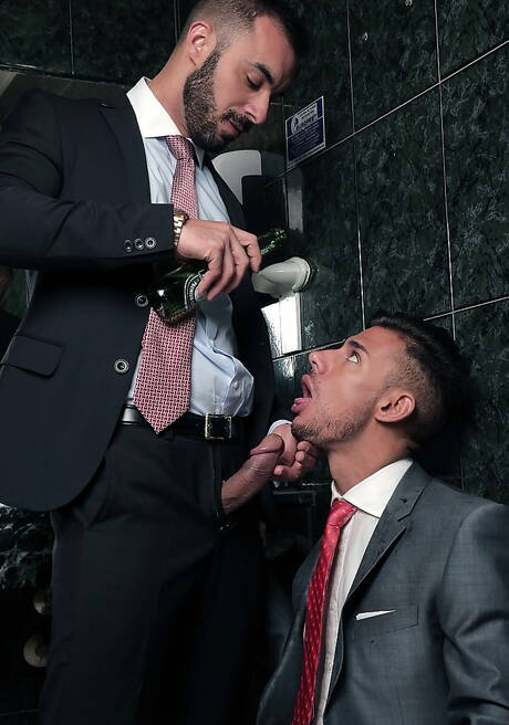 Der starke Mann Sergyo und der Muskelprotz Xavi Duran bei heißer Arschfick-Action