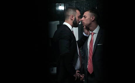 Der starke Mann Sergyo und der Muskelprotz Xavi Duran bei heißer Arschfick-Action