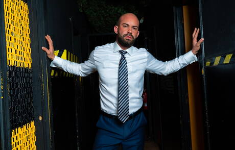 マッチョのアラン・ヴィンチェンツォとスーパースタッドのブルーノ・マックスがお互いを吸ったりファックしたりしている