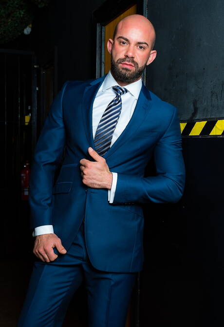 マッチョのアラン・ヴィンチェンツォとスーパースタッドのブルーノ・マックスがお互いを吸ったりファックしたりしている